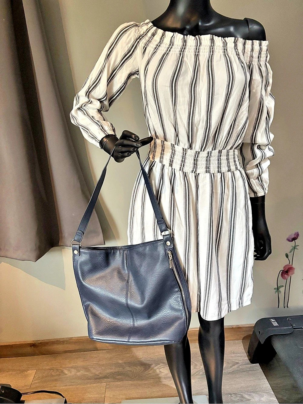 Roots Shoulder Bag in Black Like New